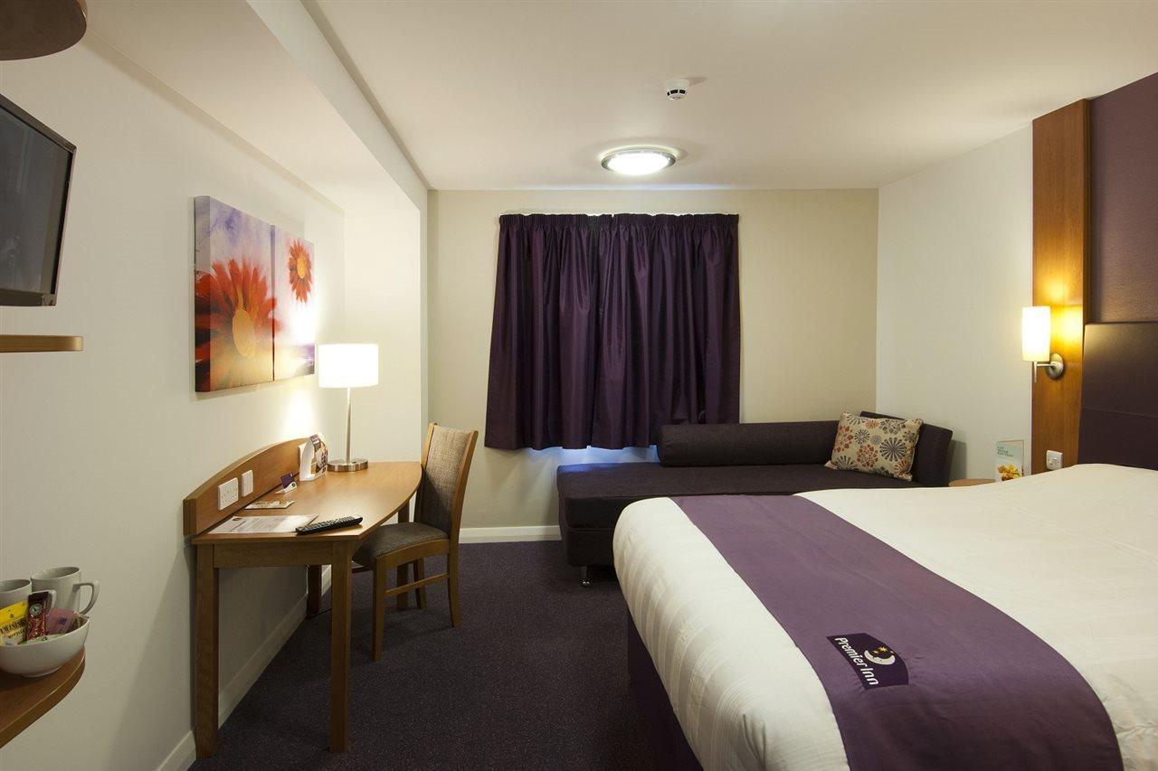 Premier Inn Bicester Exterior photo