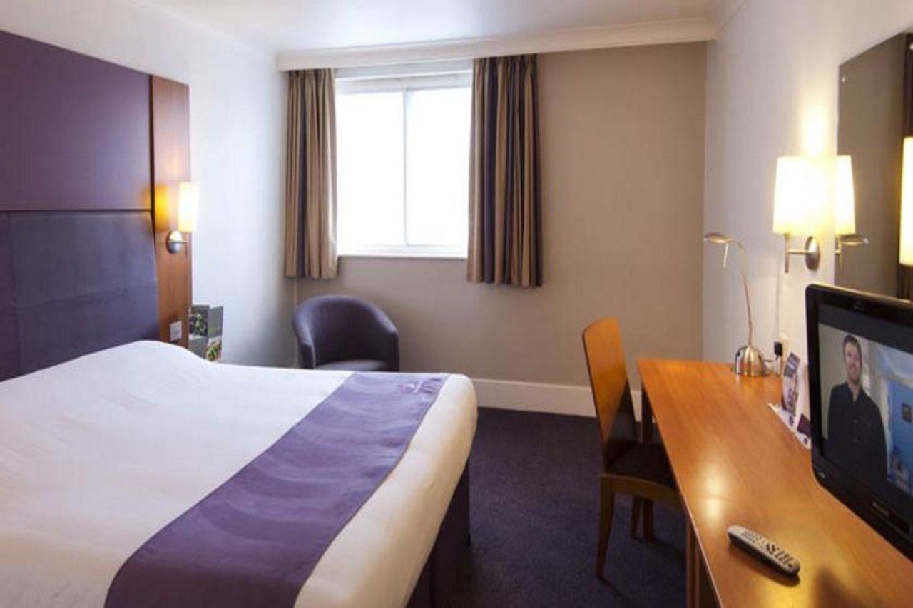 Premier Inn Bicester Exterior photo
