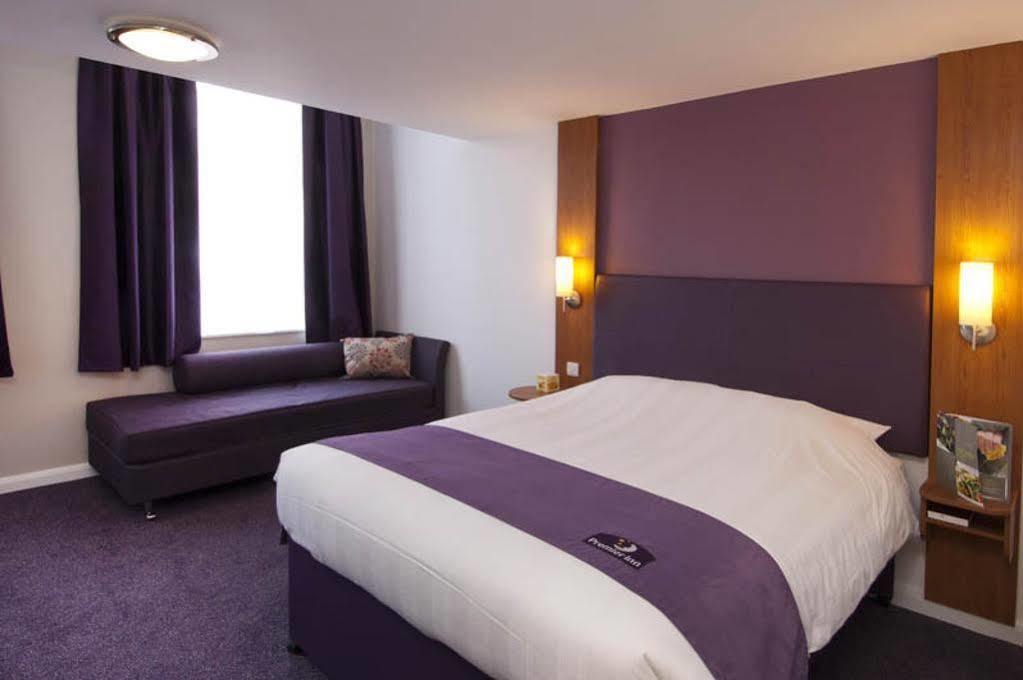 Premier Inn Bicester Exterior photo