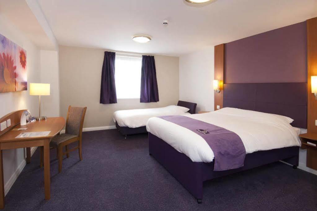 Premier Inn Bicester Exterior photo